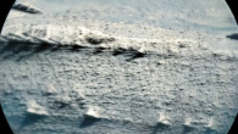 Alte poze făcute de Curiosity au surprins formațiuni care arată ca niște înotătoare sau dinți de rechin. Foto: Profimedia Images | Poza 3 din 7