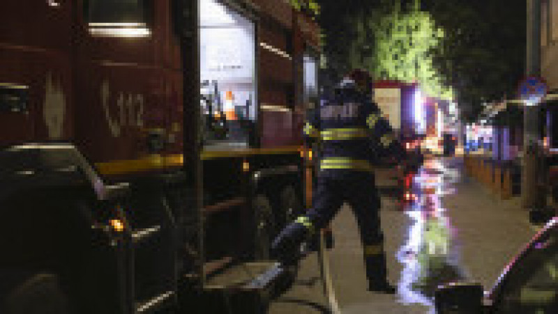 Un incendiu puternic a izbucnit marți seară în curtea Spitalului Nicolae Robănescu din București. FOTO: Inquam Photos/ Sabin Cîrstoveanu | Poza 4 din 6