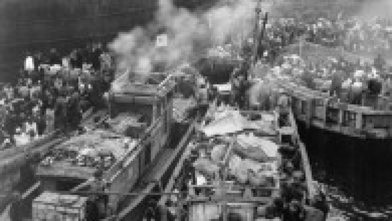 Refugiați nord-coreeni evacuați de vase sud-coreene. Sursa foto: Profimedia Images | Poza 18 din 29