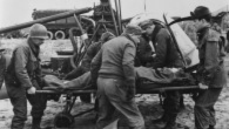 Elicopter american care transporta răniți în tipul războiului din Coreea. Sursa foto: Profimedia Images | Poza 20 din 29