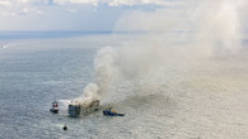 Un incendiu puternic a izbucnit la bordul unei nave care transporta aproape 3.000 de mașini, în largul coastelor olandeze. FOTO: Profimedia Images | Poza 4 din 7