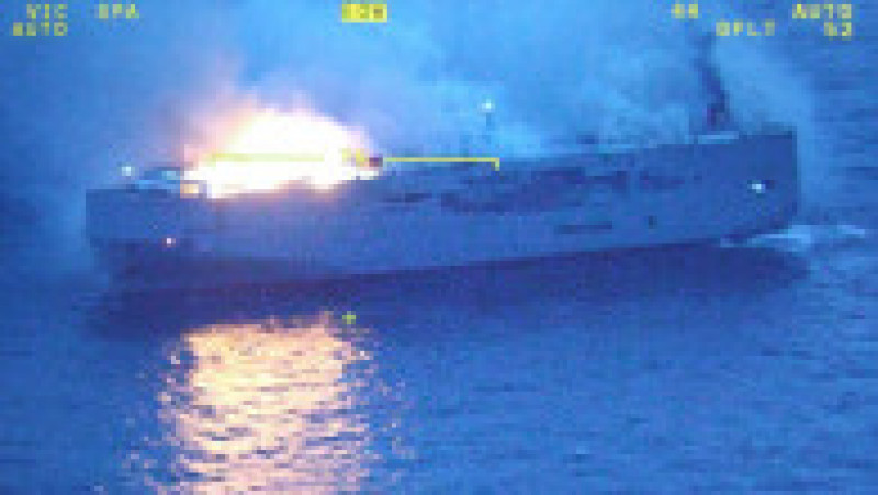 Un incendiu puternic a izbucnit la bordul unei nave care transporta aproape 3.000 de mașini, în largul coastelor olandeze. FOTO: Profimedia Images | Poza 3 din 7