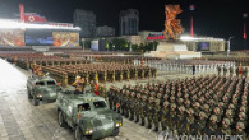 Kim Jong Un l-a dus pe ministrul rus al Apărării Serghei Şoigu la o paradă militară la Phenian. FOTO: Profimedia Images | Poza 7 din 13