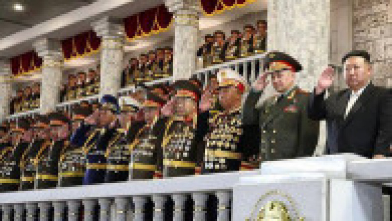 Kim Jong Un l-a dus pe ministrul rus al Apărării Serghei Şoigu la o paradă militară la Phenian. FOTO: Profimedia Images | Poza 8 din 13