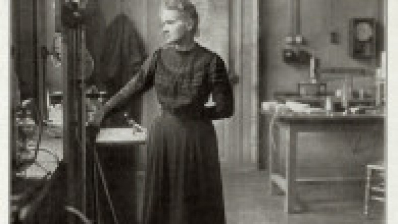 Marie Curie a descoperit radiumul și poloniumul în timp ce lucra cu soțul ei, Pierre Curie, și a fost prima femeie recompensată cu premiul Nobel. Sursa foto: Profimedia Images | Poza 24 din 25