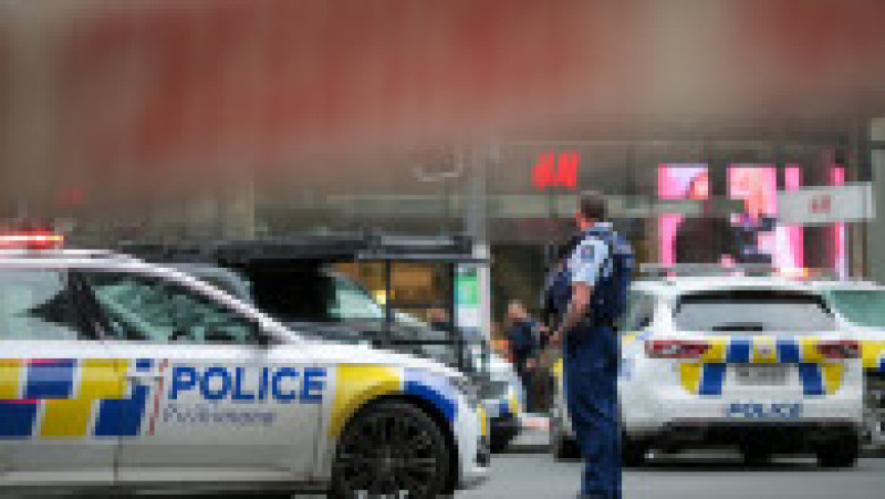 Cel puţin trei persoane au murit, inclusiv atacatorul, iar şase au fost rănite, după ce un bărbat a deschis focul în Auckland. Foto: Profimedia | Poza 4 din 6