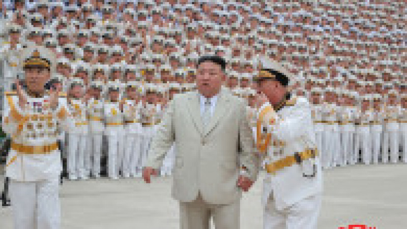 Kim Jong Un a făcut o vizita la comandamentul marinei militare din Coreea de Nord pe 28 august, când cea mai izolată țară din lume sărbătorește Ziua Marinei. Sursa foto: Profimedia Images | Poza 11 din 11