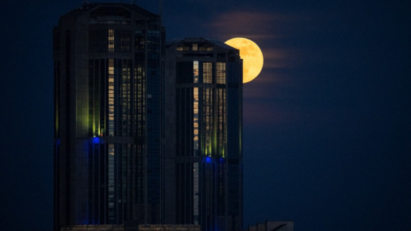 Superluna Albastră a făcut spectacol pe cer, noaptea trecută, în toată lumea. FOTO: Profimedia Images