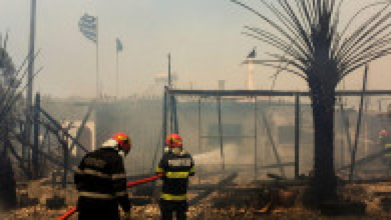 Pompierii români, care au fost trimiși să-i ajute pe cei greci în lupta cu incendiile devastatoare, au fost lăudați de localnicii din Grecia, dar și de autorități. FOTO: Profimedia Images | Poza 5 din 7