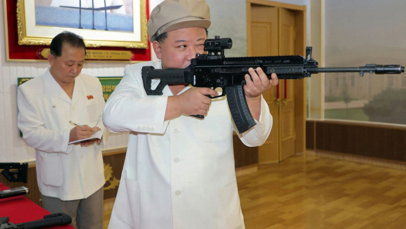 Kim face turul fabricilor de armament din Coreea de Nord și alimentează speculațiile că l-ar putea ajuta pe Putin. FOTO: Profimedia Images