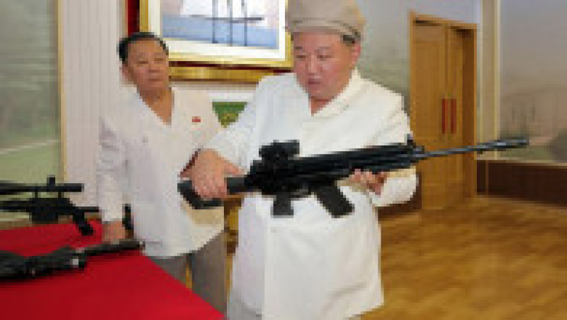 Kim face turul fabricilor de armament din Coreea de Nord și alimentează speculațiile că l-ar putea ajuta pe Putin. FOTO: Profimedia Images | Poza 2 din 6