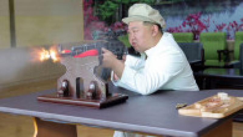 Kim face turul fabricilor de armament din Coreea de Nord și alimentează speculațiile că l-ar putea ajuta pe Putin. FOTO: Profimedia Images | Poza 4 din 6