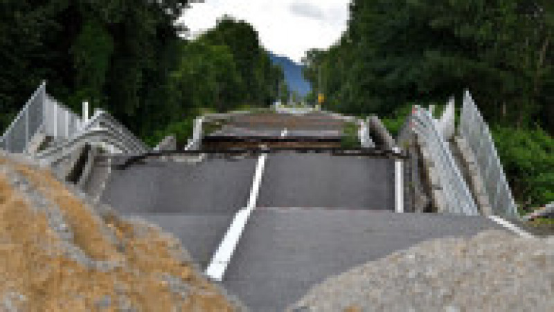 Drumuri, căi ferate, poduri, sisteme de canalizare şi clădiri au fost avariate. FOTO: Profimedia Images | Poza 4 din 6