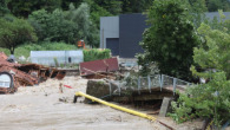 Drumuri, căi ferate, poduri, sisteme de canalizare şi clădiri au fost avariate. FOTO: Profimedia Images | Poza 6 din 6
