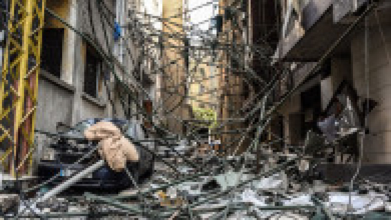O serie de explozii puternice s-au produs pe 4 august 2020 în Beirut, devastând portul capitalei Libanului și provocând daune uriașe și numeroase victime. Cea mai puternică dintre aceste explozii a fost şi una dintre cele mai puternice explozii din istorie care nu a fost produsă de o bombă nucleară. Sursa foto: Profimedia Images | Poza 3 din 30