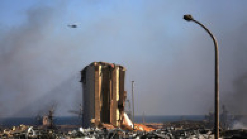 O serie de explozii puternice s-au produs pe 4 august 2020 în Beirut, devastând portul capitalei Libanului și provocând daune uriașe și numeroase victime. Cea mai puternică dintre aceste explozii a fost şi una dintre cele mai puternice explozii din istorie care nu a fost produsă de o bombă nucleară. Sursa foto: Profimedia Images | Poza 8 din 30