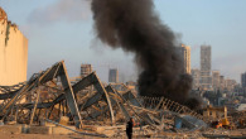 O serie de explozii puternice s-au produs pe 4 august 2020 în Beirut, devastând portul capitalei Libanului și provocând daune uriașe și numeroase victime. Cea mai puternică dintre aceste explozii a fost şi una dintre cele mai puternice explozii din istorie care nu a fost produsă de o bombă nucleară. Sursa foto: Profimedia Images | Poza 14 din 30