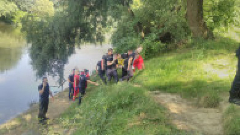 O adolescentă de 16 ani a fost salvată din apa râului Someș. Sursa foto: PresaSM | Poza 9 din 11