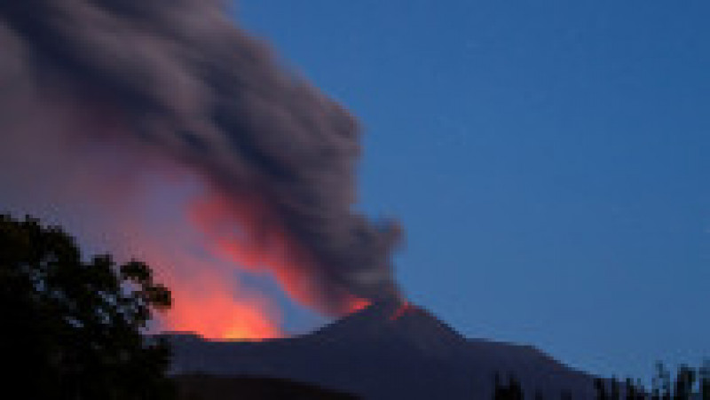 Vulcanul Etna, unul dintre cei mai activi din lume, a intrat din nou în erupție duminică seară. Foto: Profimedia Images | Poza 6 din 6