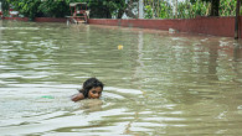 Cel puţin 49 de persoane au murit în India, dintre care nouă în urma surpării unui templu, în urma unor inundaţii masive şi alunecări de teren devastatoare. Foto: Profimedia | Poza 8 din 11