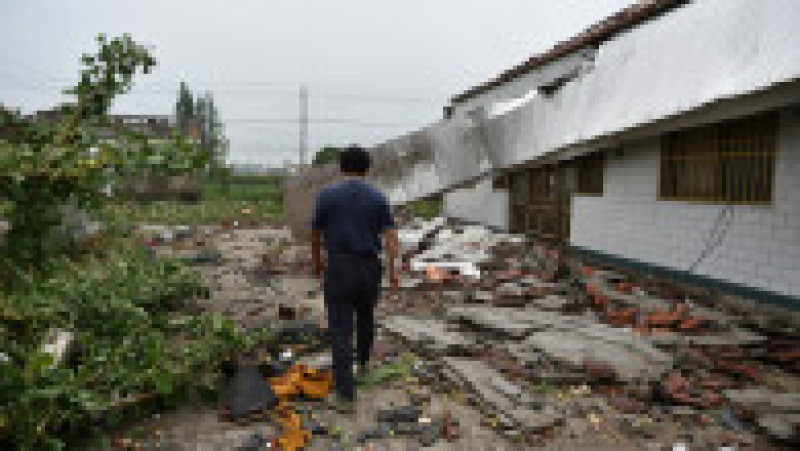 O tornadă care s-a produs în estul Chinei a distrus aproape 300 de case și a distrus zeci de sere de legume. FOTO: Profimedia Images | Poza 2 din 8