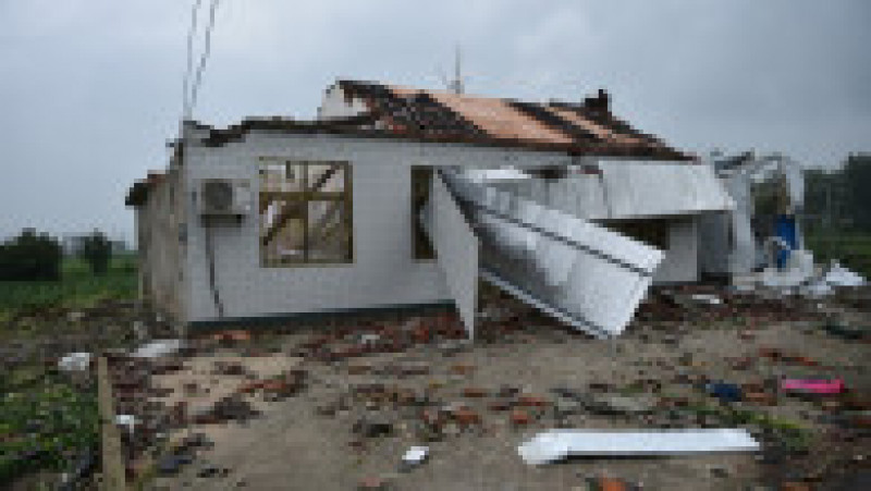 O tornadă care s-a produs în estul Chinei a distrus aproape 300 de case și a distrus zeci de sere de legume. FOTO: Profimedia Images | Poza 3 din 8