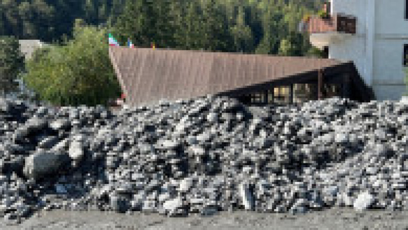 Ploile torențiale din Italia au provocat o uriașă alunecare de teren într-un oraș din nord-vestul Italiei. FOTO: Profimedia Images | Poza 6 din 8