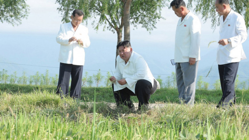 Liderul nord-coreean Kim Jong Un a vizitat ferme afectate de furtuna Khanun. FOTO: Profimedia Images