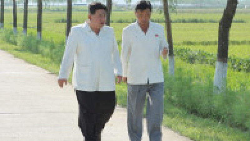 Liderul nord-coreean Kim Jong Un a vizitat ferme afectate de furtuna Khanun. FOTO: Profimedia Images | Poza 7 din 7