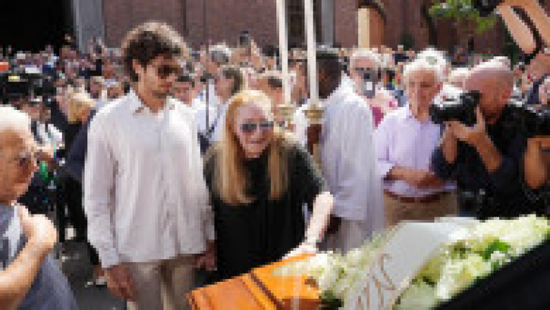 Slujba de înmormântare a avut loc în biserica catolică Santi Nereo e Achilleo din Milano Sursa foto: Profimedia Images | Poza 4 din 8
