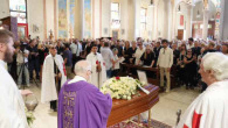Slujba de înmormântare a avut loc în biserica catolică Santi Nereo e Achilleo din Milano Sursa foto: Profimedia Images | Poza 2 din 8