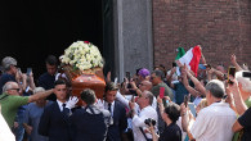 Slujba de înmormântare a avut loc în biserica catolică Santi Nereo e Achilleo din Milano Sursa foto: Profimedia Images | Poza 3 din 8