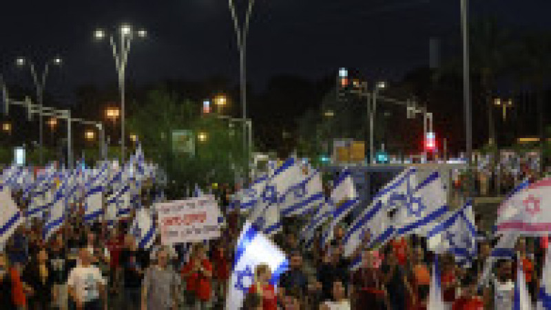 Sute de femei au ieșit în stradă la Bnei Brak, o periferie ultraortodoxă a Tel Avivului, fiind revoltate de comportamentul șoferilor mijloacelor de transport în comun: Profimedia Images | Poza 2 din 5