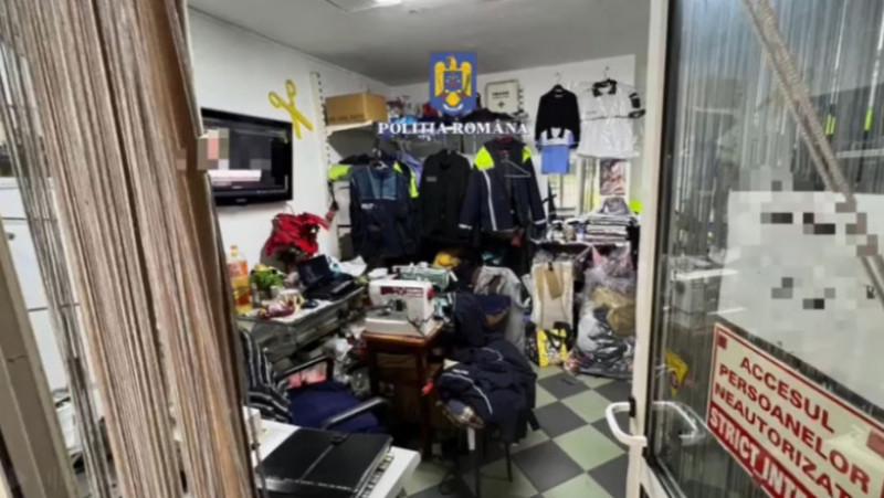 Atelier ilegal de uniforme. Sursa foto: captură video Poliția Română