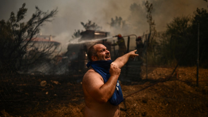 Pompierii greci au ordonat evacuarea unui district aflat în nordul capitalei Atena. FOTO: Profimedia Images