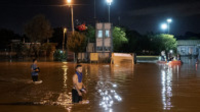 Cel puţin şapte persoane şi-au pierdut viaţa în urma ploilor abundente care au provocat viituri şi inundaţii puternice în nord-vestul Turciei. FOTO: Profimedia Images | Poza 2 din 6