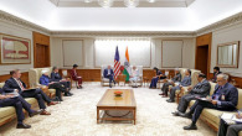 Întrevederea celor doi lideri în capitala indiană a fost o continuare a dialogului lor desfăşurat cu ocazia fastuoasei vizite de stat efectuate în SUA în iunie de Narendra Modi. Acesta din urmă s-a declarat, într-un comunicat comun emis vineri, "nerăbdător" să-l primească din nou pe preşedintele american anul viitor la o reuniune a Dialogului de Securitate Cvadrilateral FOTO: Profimedia Images | Poza 5 din 9