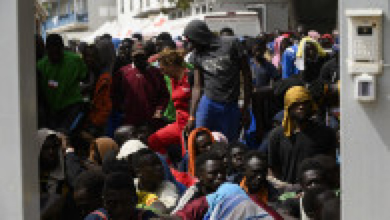 Este tensiune maximă pe insula italiană Lampedusa, asaltată de imigranți veniți cu bărcile pe Mediterana. FOTO: Profimedia Images | Poza 6 din 15