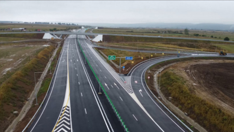 Traficul pe lotul Nuşfalău - Suplacu de Barcău, pe Autostrada Transilvaniei, s-ar putea deschide în 22 septembrie. FOTO: Facebook Asociația Pro Infrastructură