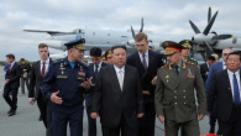 La finalul vizitei, Kim „şi-a prezentat sincerele mulţumiri preşedintelui Putin şi liderilor ruşi” pentru „atenţia deosebită şi ospitalitatea lor cordială”. FOTO: Profimedia Images | Poza 1 din 7
