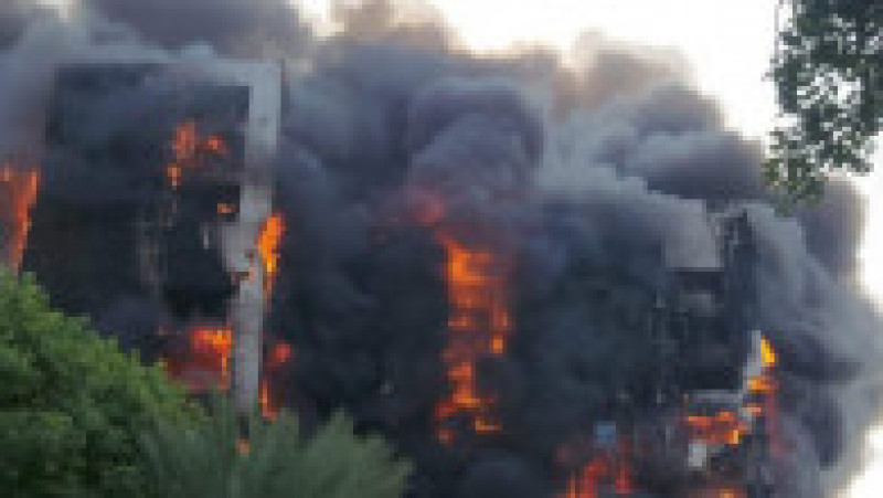 Incendiu de proporții în capitala Sudanului, unde un zgârie-nori simbol din Khartoum a luat foc. FOTO: Profimedia Images | Poza 5 din 5