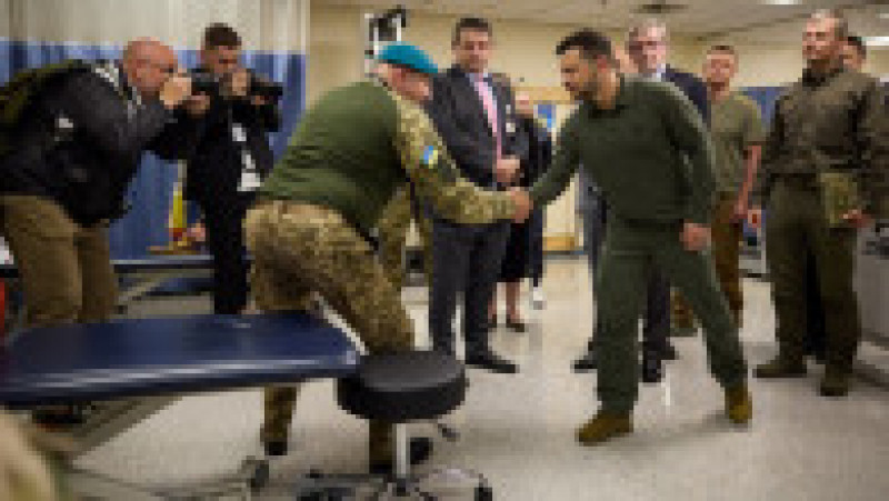 Zelenski a ajuns la New York și a vizitat într-un spital soldații răniți. FOTO: Profimedia Images | Poza 3 din 8