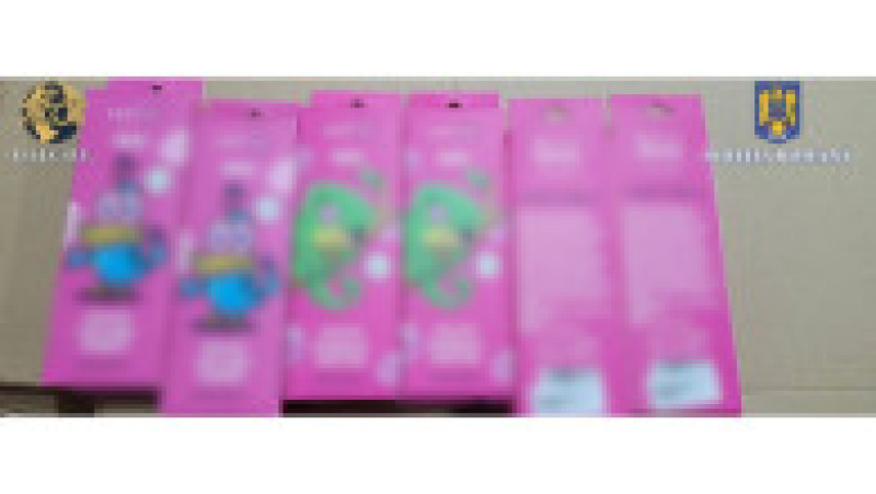 Polițiștii și procurorii DICCOT din Iași fac marți 121 de percheziții în București și 23 de județe, la traficanți de droguri care vindeau minorilor dispozitive de vapat în care erau de fapt droguri. FOTO: Poliția Română | Poza 18 din 18