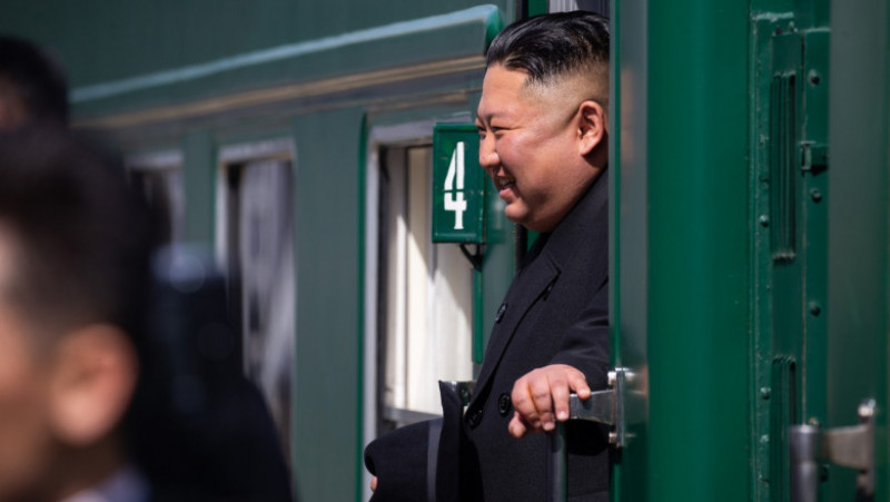 Kim Jong Un merge cu un tren luxos, puternic blindat și extrem de lent. Foto: Profimedia