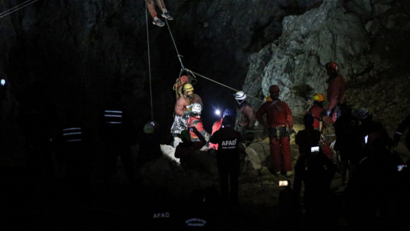 Speologul american blocat la peste 1.000 de metri sub pământ, într-o peșteră din Turcia, a fost scos la suprafață.  FOTO: Profimedia Images