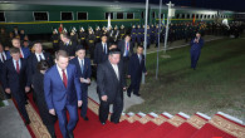 Momentul întâlnirii dintre Putin și Kim. Cei doi și-au strâns mâna 40 de secunde. Ce și-au spus cei doi. FOTO: Profimedia Images | Poza 20 din 24