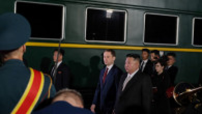 Momentul întâlnirii dintre Putin și Kim. Cei doi și-au strâns mâna 40 de secunde. Ce și-au spus cei doi. FOTO: Profimedia Images | Poza 18 din 24