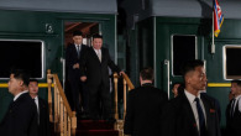 Momentul întâlnirii dintre Putin și Kim. Cei doi și-au strâns mâna 40 de secunde. Ce și-au spus cei doi. FOTO: Profimedia Images | Poza 22 din 24
