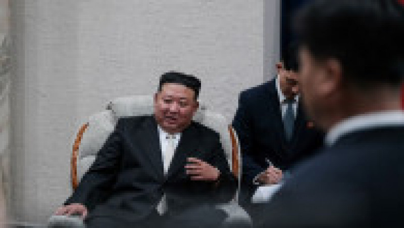 Momentul întâlnirii dintre Putin și Kim. Cei doi și-au strâns mâna 40 de secunde. Ce și-au spus cei doi. FOTO: Profimedia Images | Poza 15 din 24