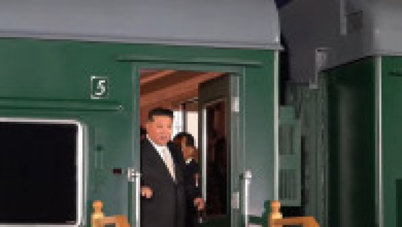 Momentul întâlnirii dintre Putin și Kim. Cei doi și-au strâns mâna 40 de secunde. Ce și-au spus cei doi. FOTO: Profimedia Images | Poza 23 din 24